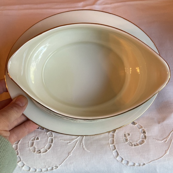 Holly Yuletide Gravy Boat with Attached Saucer Plate Holly Berries Gold Trim 8” - Picture 9 of 9